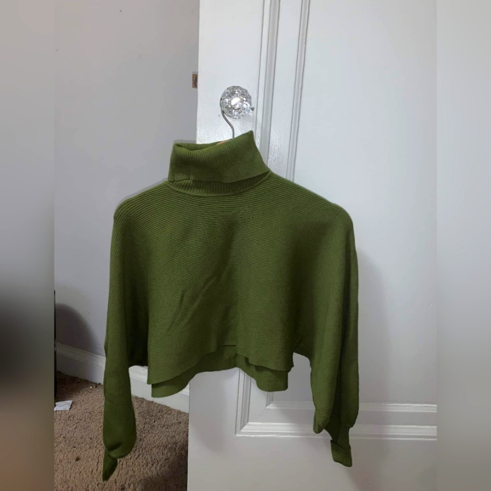 Forever 21 Green crop sweater